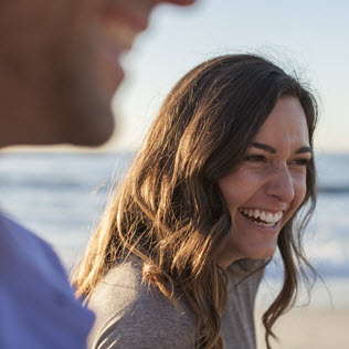 couple_woman_Beach_smile_316X316(22).jpg